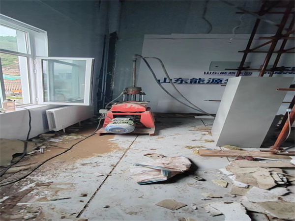 新巴尔虎右地基基础下沉墙体裂缝加固注浆顶升施工